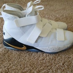 Nike Lebron Soldier 11